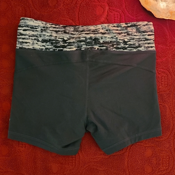 Champion stretchy athletic shorts - Picture 5 of 6
